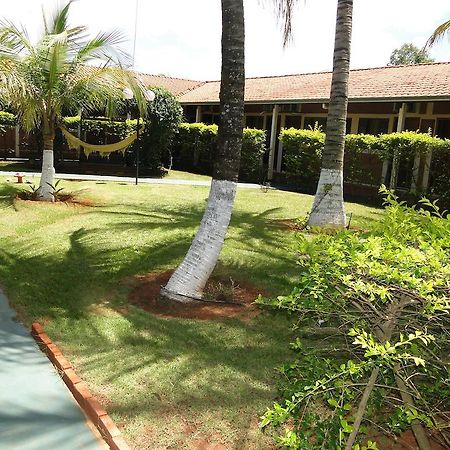 Hotel Pousada Vale Do Sol Em Pompéia Екстериор снимка
