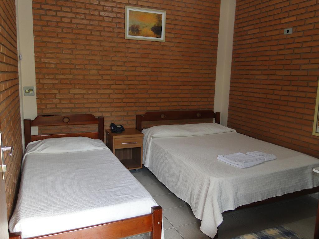 Hotel Pousada Vale Do Sol Em Pompéia Стая снимка