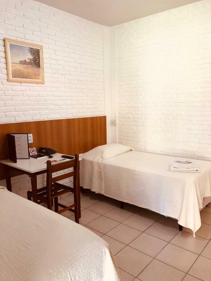 Hotel Pousada Vale Do Sol Em Pompéia Екстериор снимка